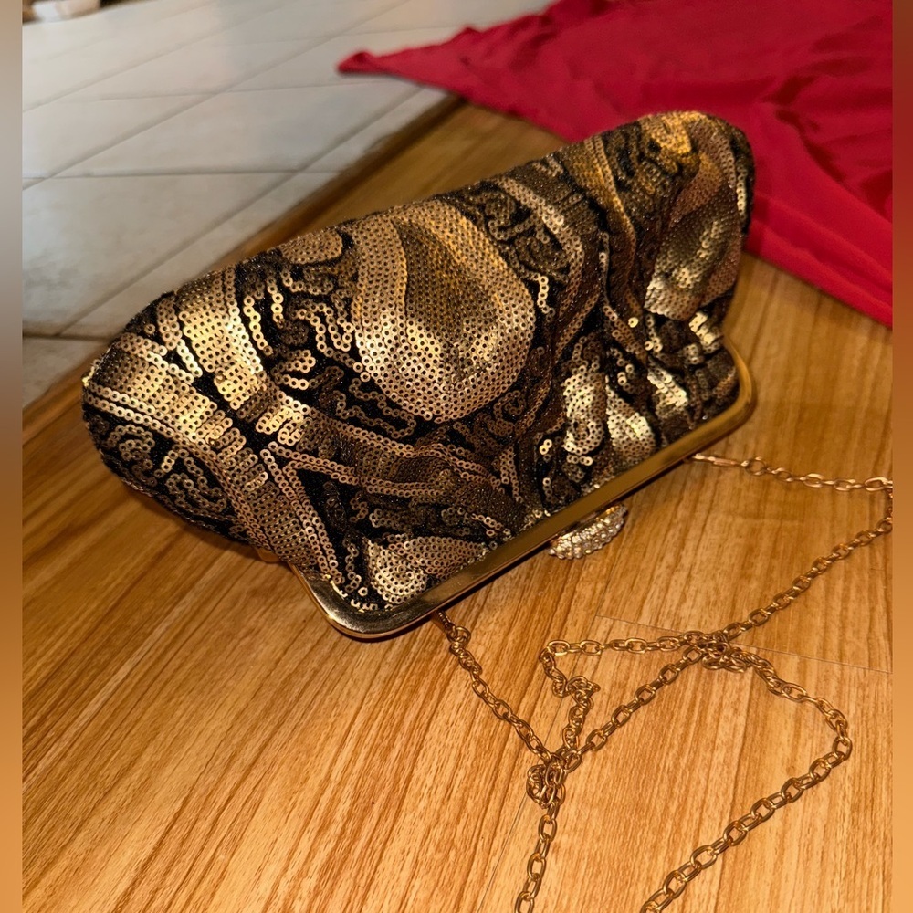Lulu Townsend Gold & Black Sequin Evening Clutch with Chain - Picture 4 of 15
